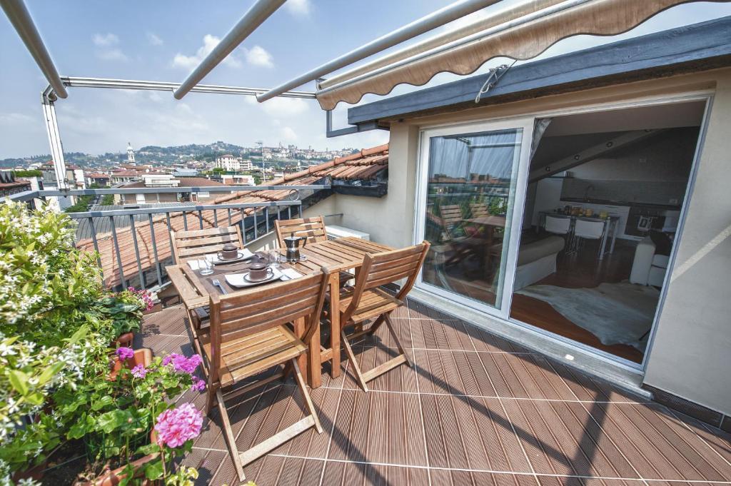 شقة Cute & Cozy Terrace بيرغامو الغرفة الصورة